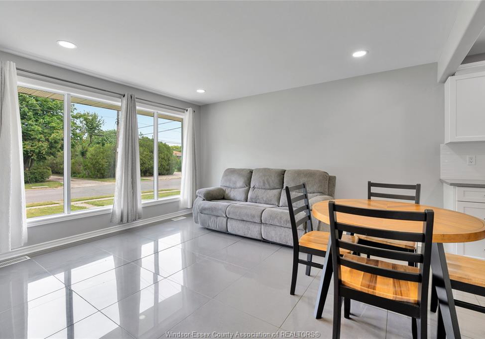 889-riverdale-windsor-ontario-26013438