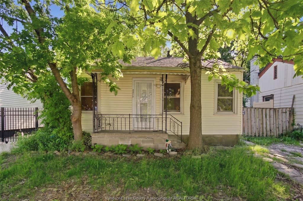 2215-forest-avenue-windsor-ontario-26013447