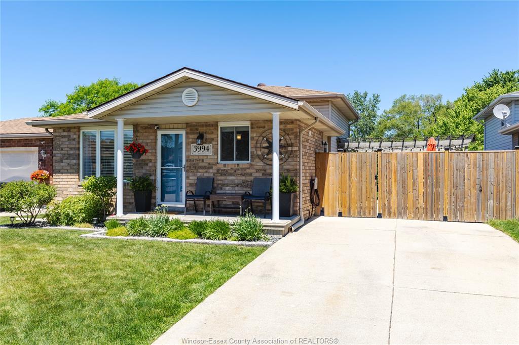 3994-maple-leaf-windsor-ontario-26013451