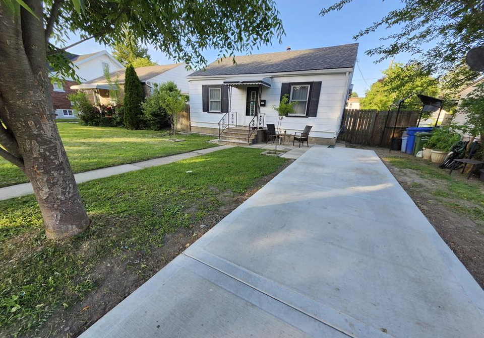 1456-elsmere-windsor-ontario-26013464