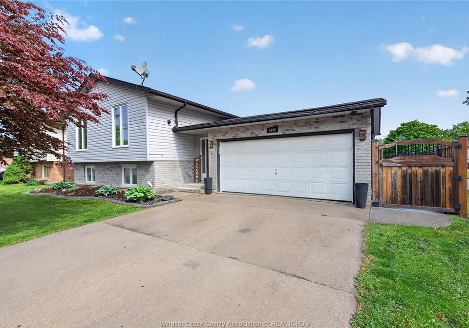 8492-jerome-windsor-ontario-26013474