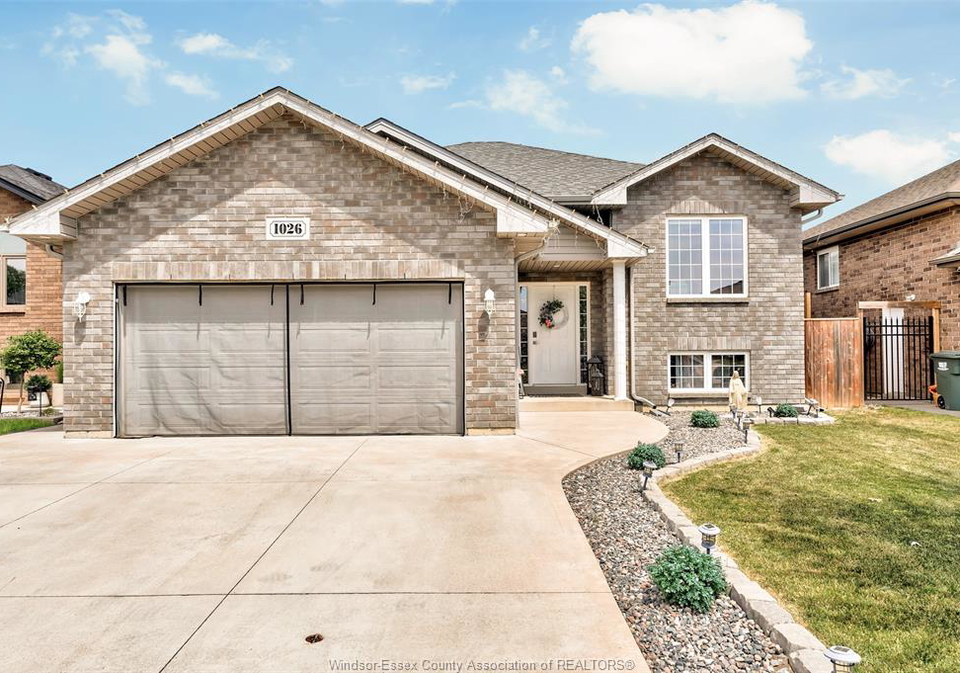 1026-thunderbay-avenue-windsor-ontario-26013484