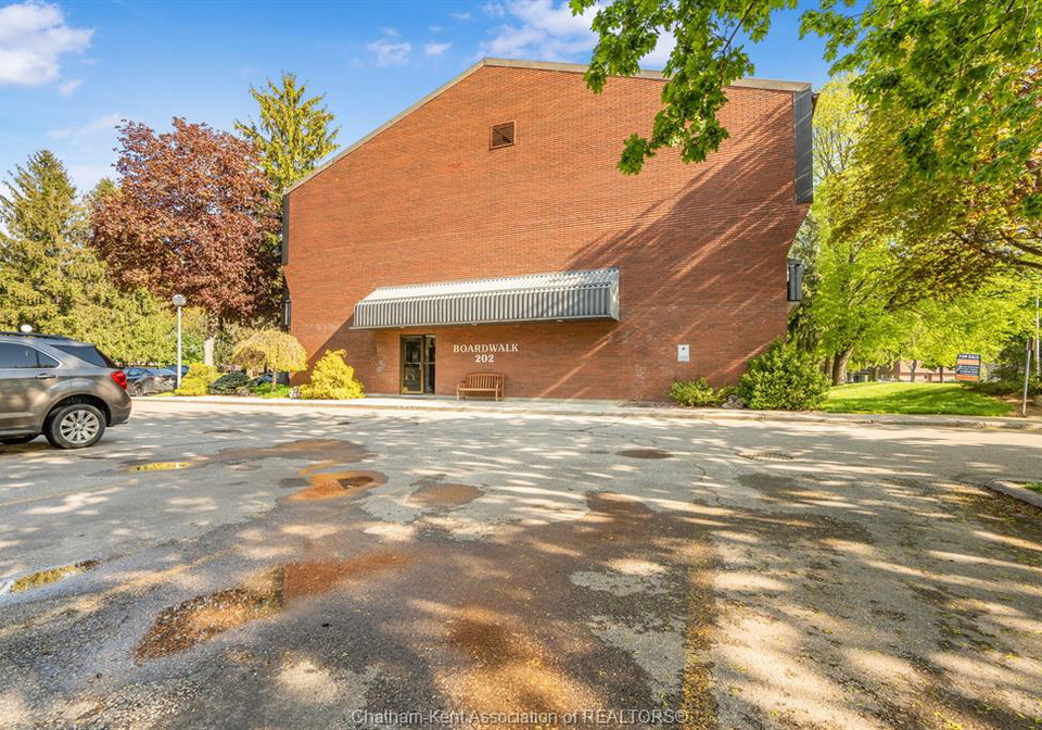 202-campus-parkway-chatham-ontario-26013493