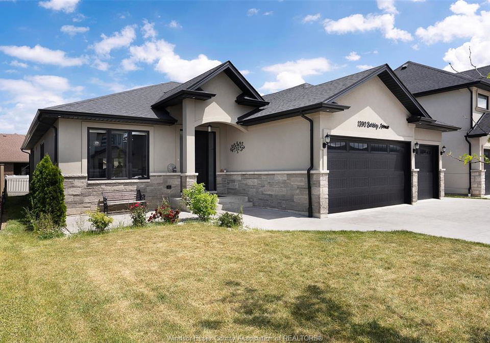 1390-barkley-avenue-windsor-ontario-26013499