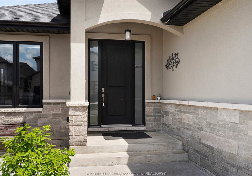 1390-barkley-avenue-windsor-ontario-26013499
