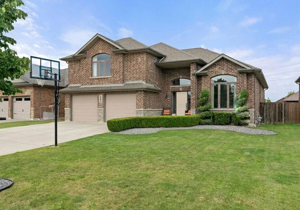 1364-colonial-crossing-lakeshore-ontario-26013501