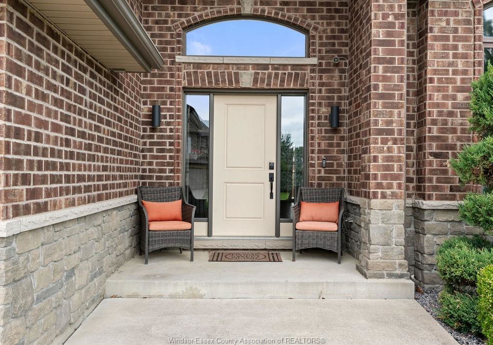 1364-colonial-crossing-lakeshore-ontario-26013501