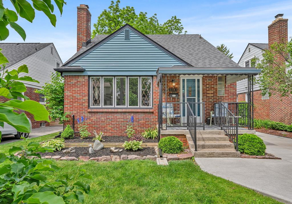 2283-gladstone-avenue-windsor-ontario-26013515