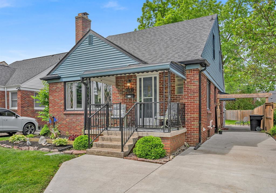 2283-gladstone-avenue-windsor-ontario-26013515