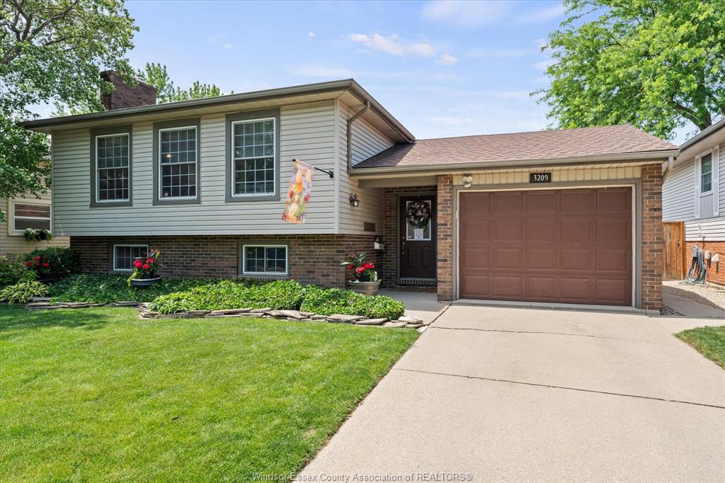 3209-halpin-windsor-ontario-26013530
