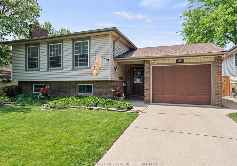 3209-halpin-windsor-ontario-26013530