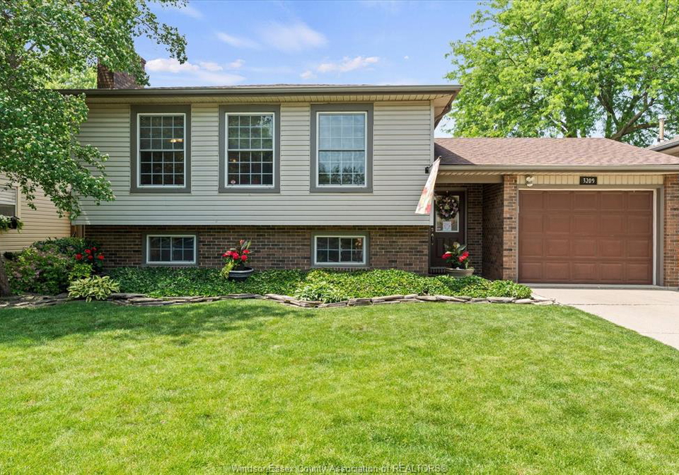 3209-halpin-windsor-ontario-26013530