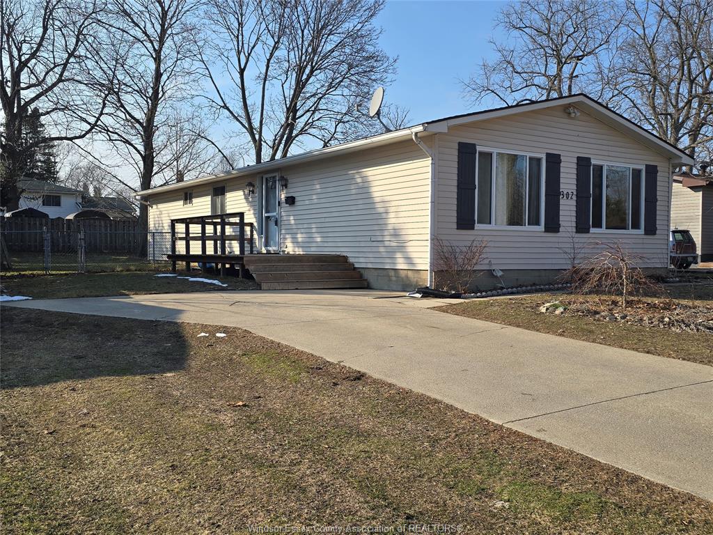 302-summerset-avenue-kingsville-ontario-26013541