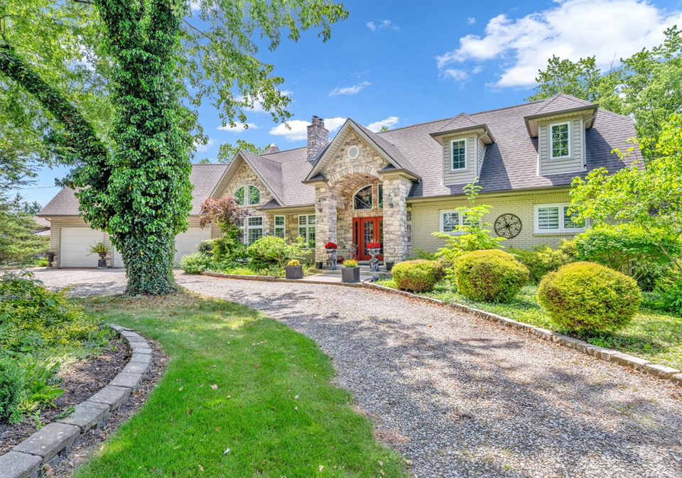8355-broderick-road-lasalle-ontario-26013543