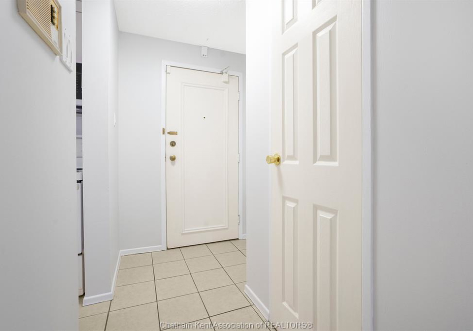 955-grand-avenue-west-chatham-ontario-26013544