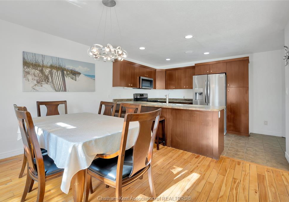 208-hudson-drive-chatham-ontario-26013549