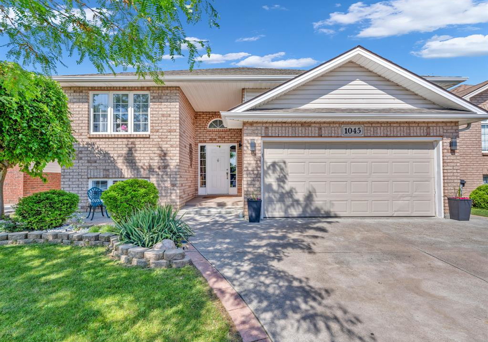 1045-clover-avenue-windsor-ontario-26013571