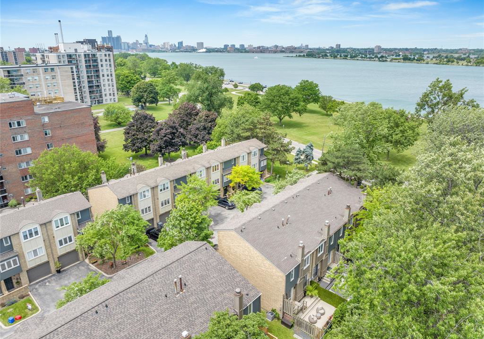 3949-riverside-drive-east-windsor-ontario-26013580