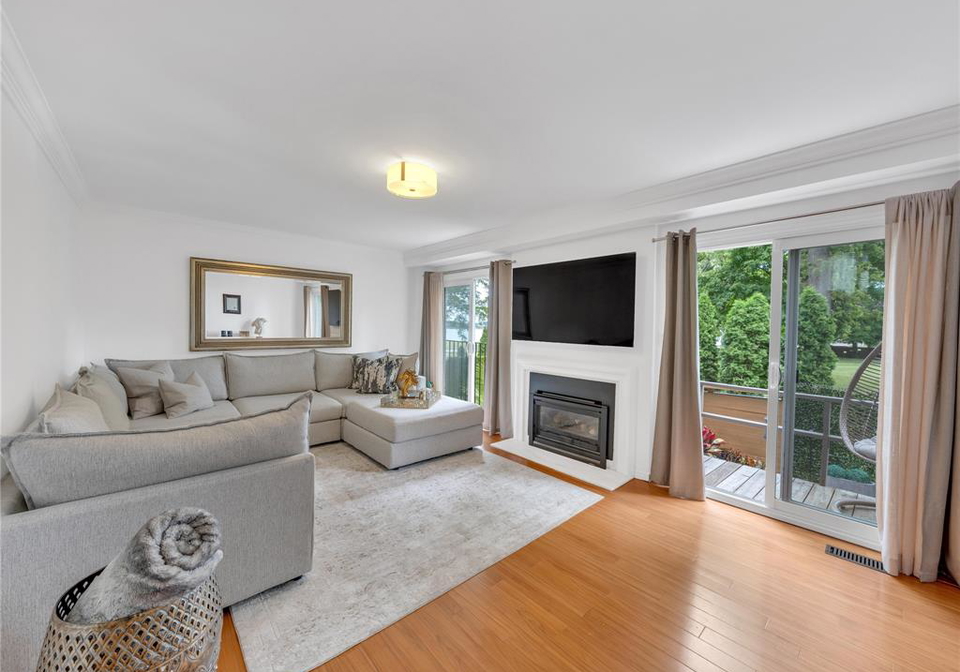 3949-riverside-drive-east-windsor-ontario-26013580
