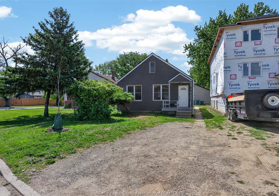693-south-pacific-windsor-ontario-26013587