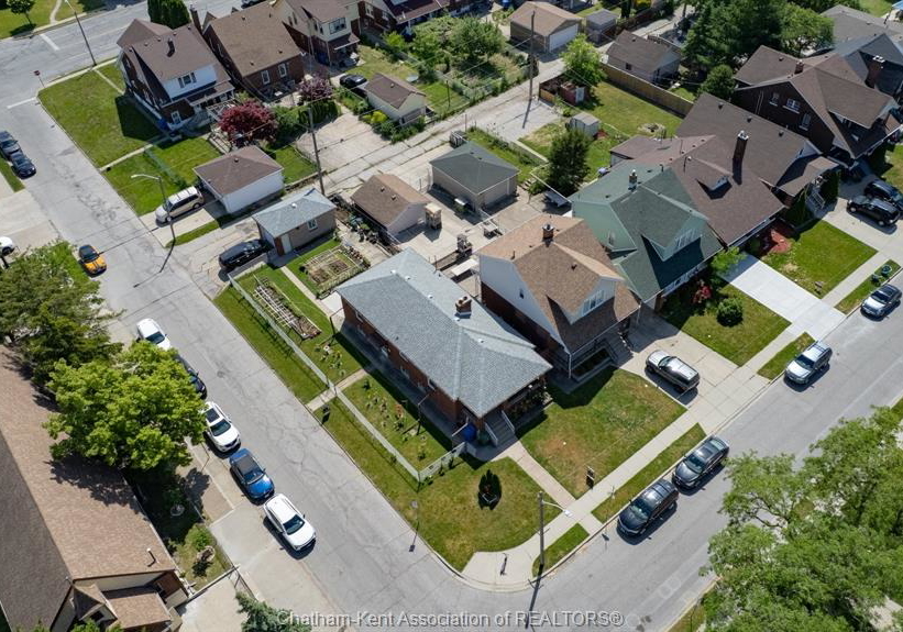 1402-elsmere-avenue-windsor-ontario-26013595