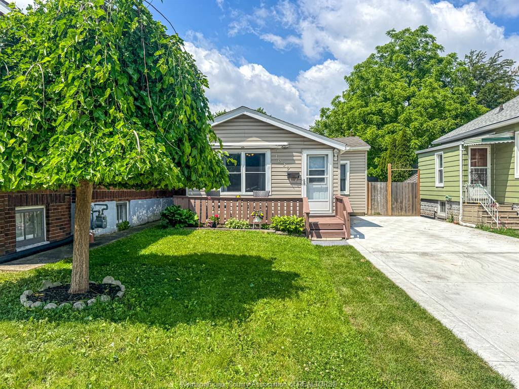 1639-st-luke-windsor-ontario-26013613