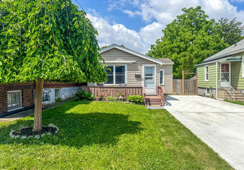 1639-st-luke-windsor-ontario-26013613