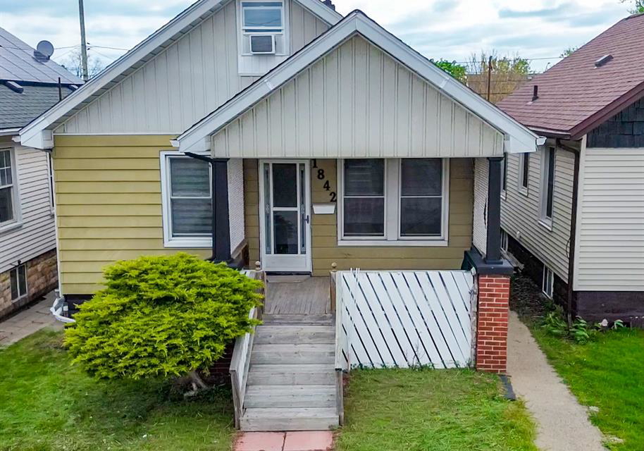 1842-drouillard-windsor-ontario-26013620