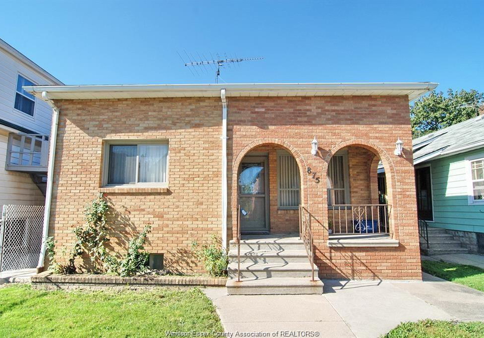 875-parent-windsor-ontario-26013630
