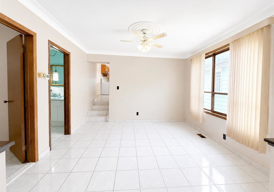 875-parent-windsor-ontario-26013630