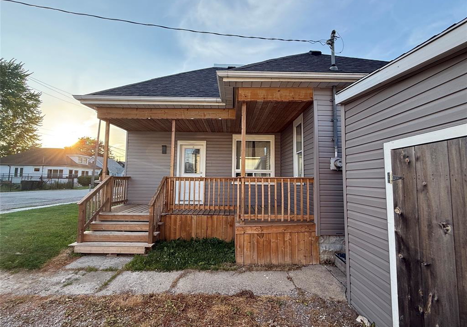 318-lafontaine-street-wallaceburg-ontario-26013640