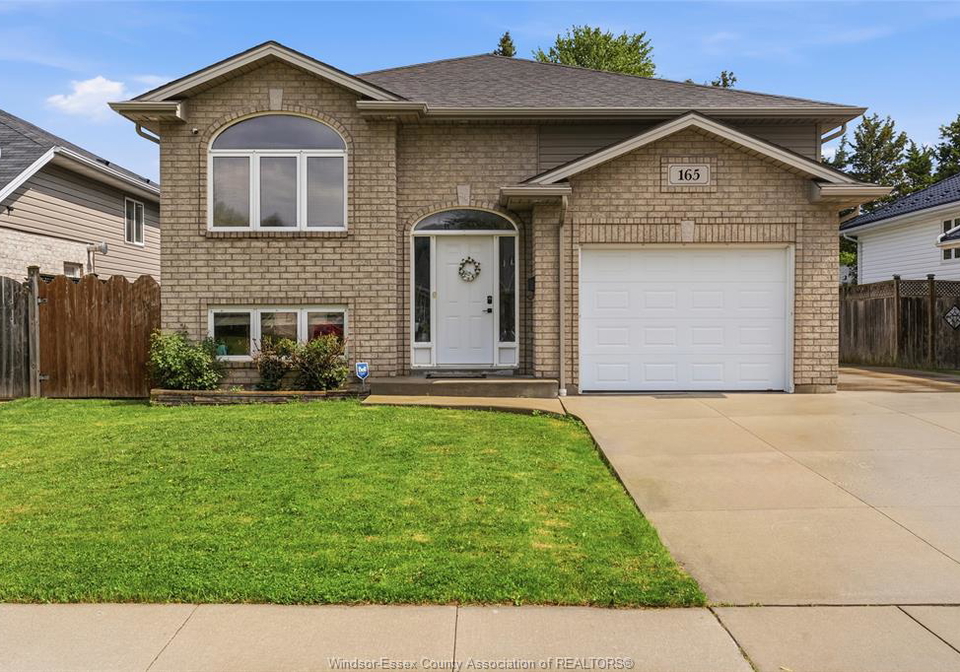 165-thomas-avenue-wallaceburg-ontario-26013657