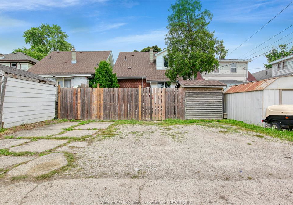 1453-marentette-windsor-ontario-26013660