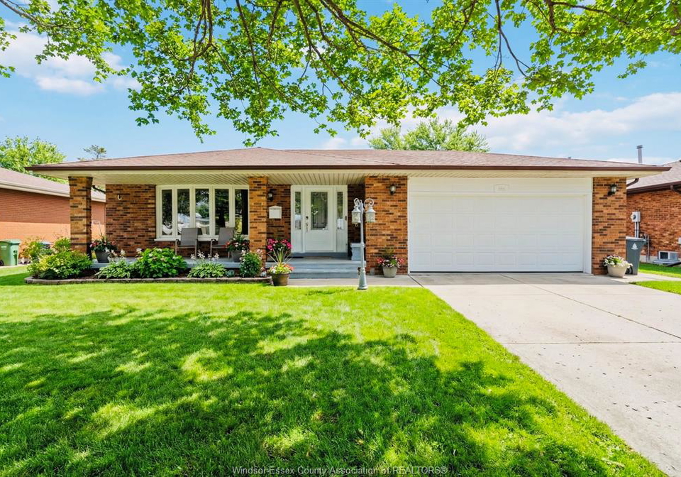 386-woodridge-tecumseh-ontario-26013702