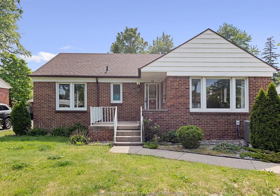 3455-dougall-windsor-ontario-26013704