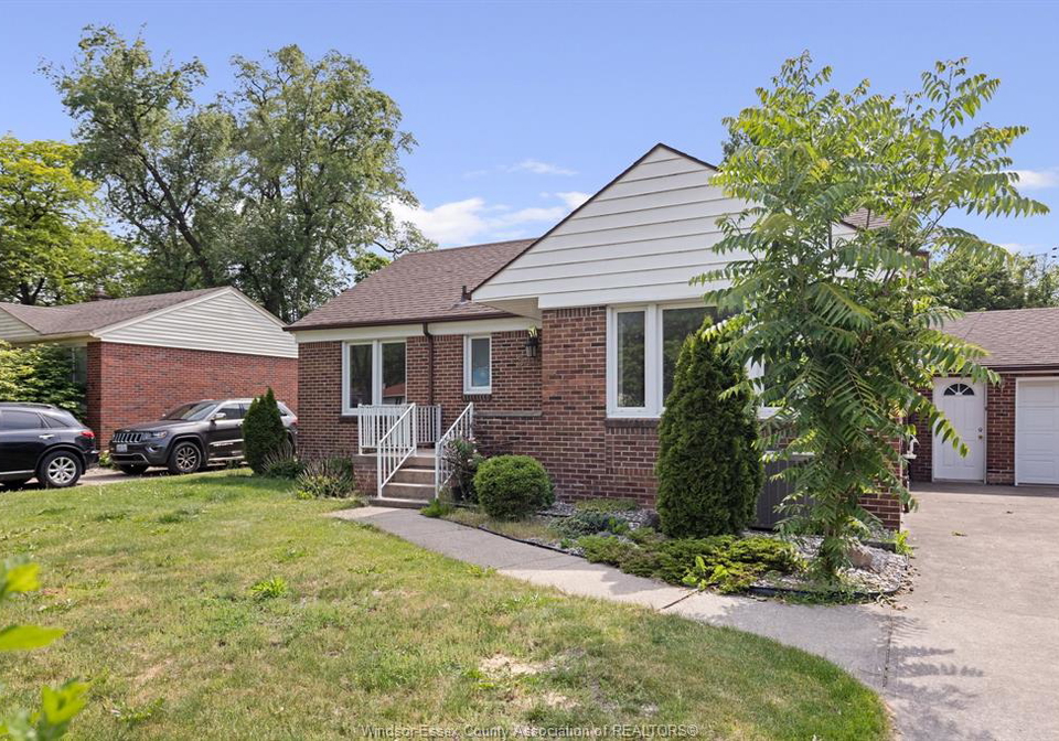 3455-dougall-windsor-ontario-26013704