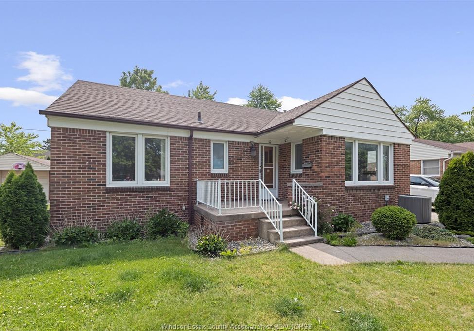 3455-dougall-windsor-ontario-26013704