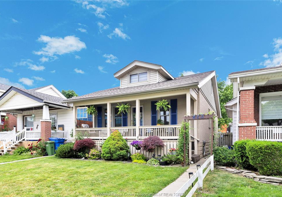 823-lawrence-windsor-ontario-26013706