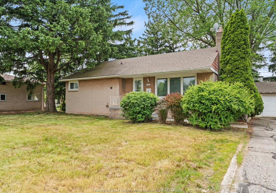 4065-dougall-windsor-ontario-26013713