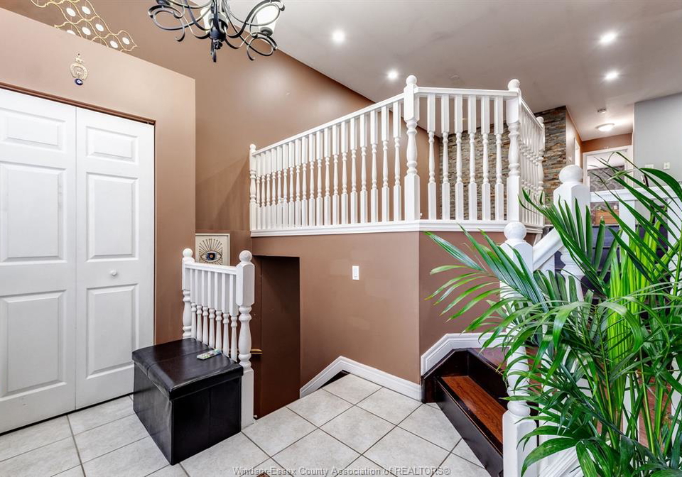 3740-holburn-street-windsor-ontario-26013718