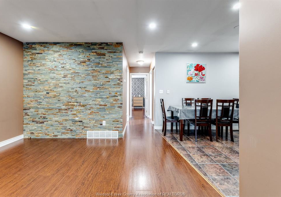 3740-holburn-street-windsor-ontario-26013718