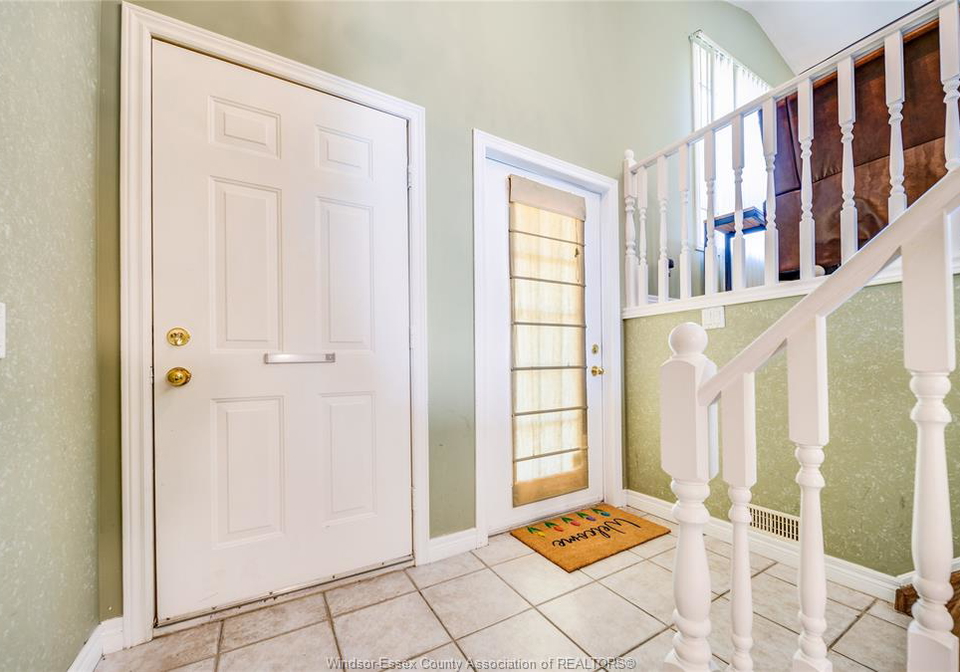 185-elm-avenue-windsor-ontario-26013731