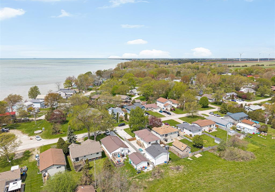 114-gloucester-drive-colchester-ontario-26013740