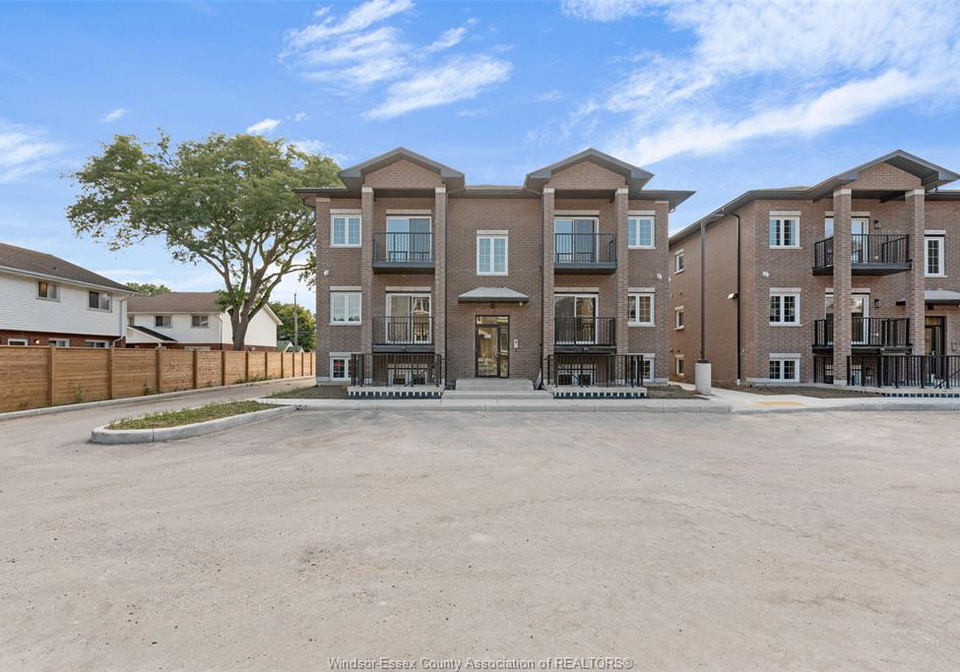 233-watson-windsor-ontario-26013753