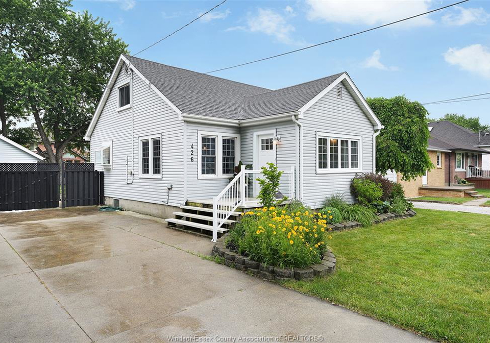 426-st-pierre-tecumseh-ontario-26013765