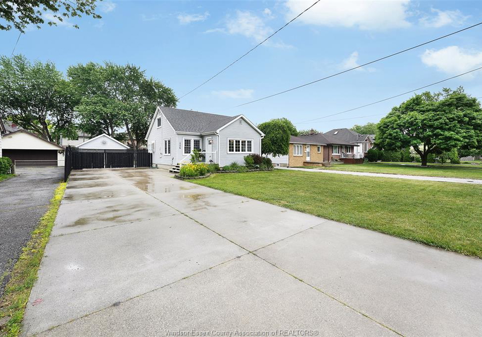 426-st-pierre-tecumseh-ontario-26013765