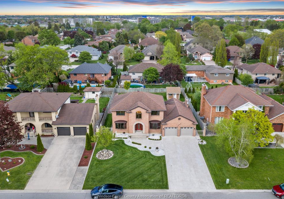 1696-hebert-tecumseh-ontario-26013767