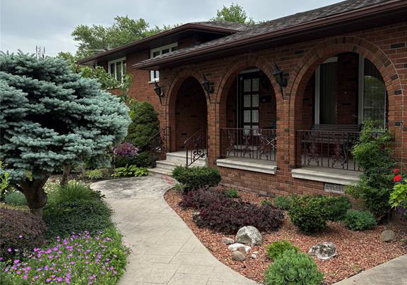 781-bedford-windsor-ontario-26013768
