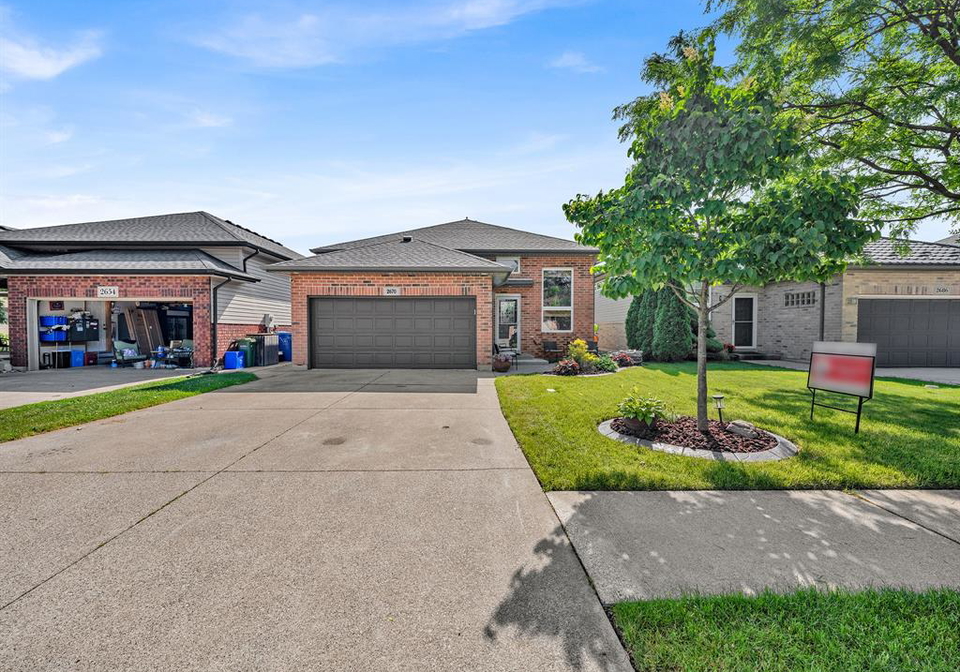 2670-maitland-avenue-windsor-ontario-26013769