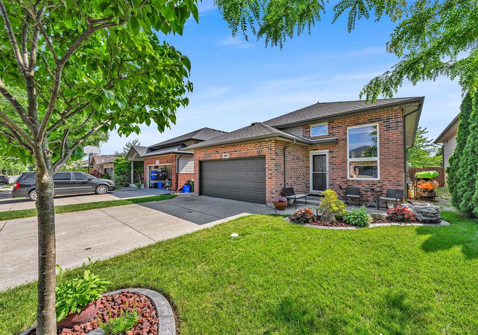 2670-maitland-avenue-windsor-ontario-26013769